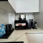 Modern 1Br In Jvc Balcony, Pool & Parking