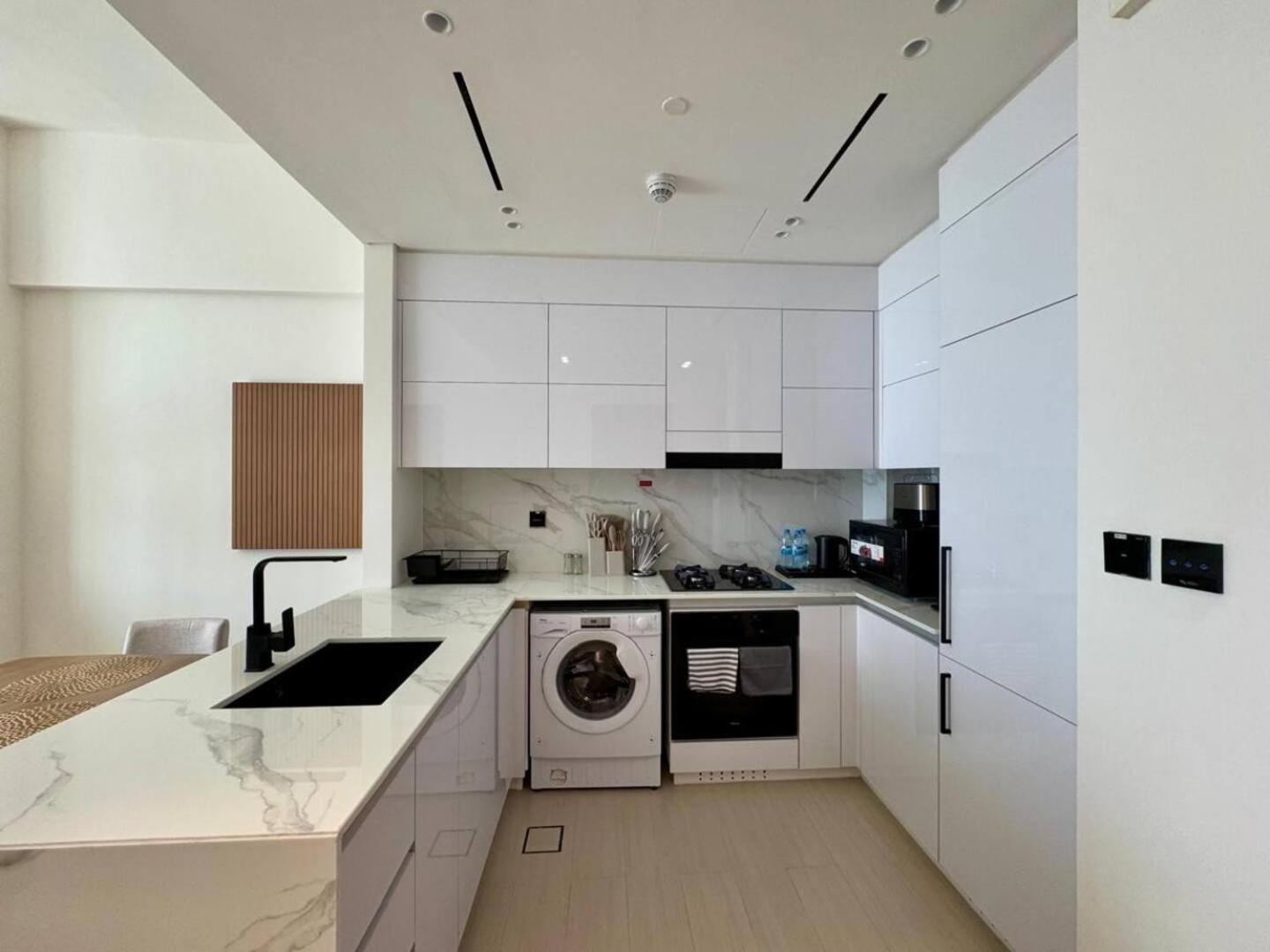 Apartment Modern 1br In Jvc Balcony, Pool & Parking