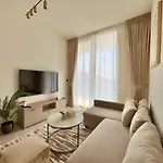 Modern 1Br In Jvc Balcony, Pool & Parking