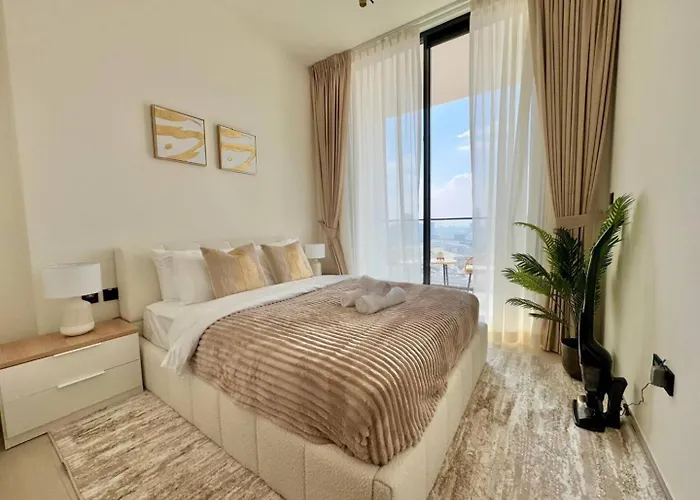 Modern 1Br In Jvc Balcony, Pool & Parking
